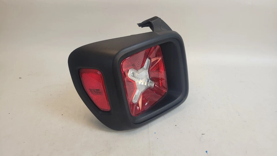 2015 2016 2017-2020 Jeep Renegade and latitude sport taillight LH/DRIVERS/LEFT  Foto 2 de 4