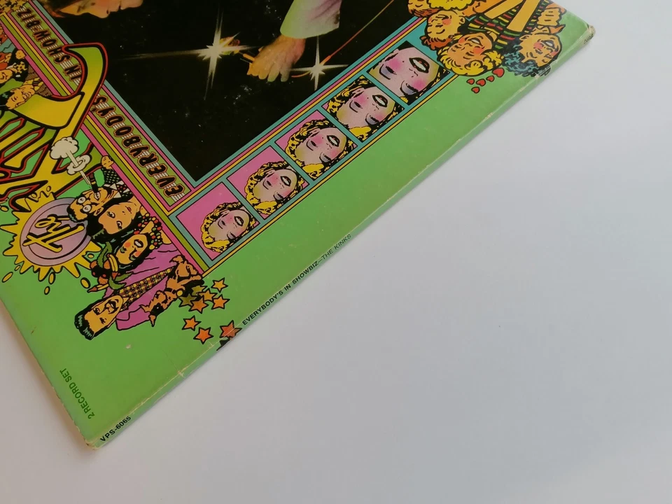 THE KINKS ORIG  1972   U.S.A LP   EVERYBODY'S IN SHOWBIZ - Image 2 of 4