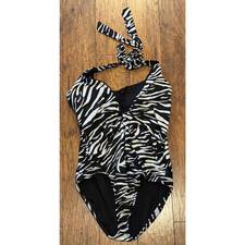 Torrid Swimsuit Black/White Zebra One-Piece w/ Built-In Bra - Size 2X - See Pics