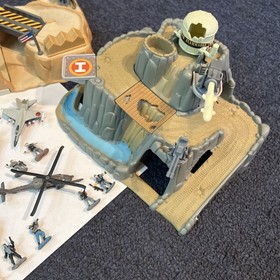 Micro Machines Military Lot.  3 Bases  + 22 Loose Forces