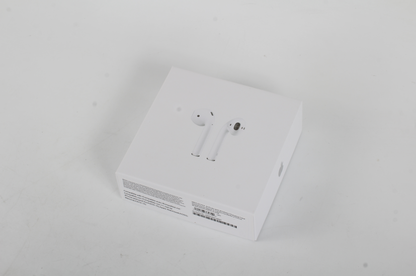 Apple AirPods (2nd Gen) with Wireless Charging Case A2031 A2032 White