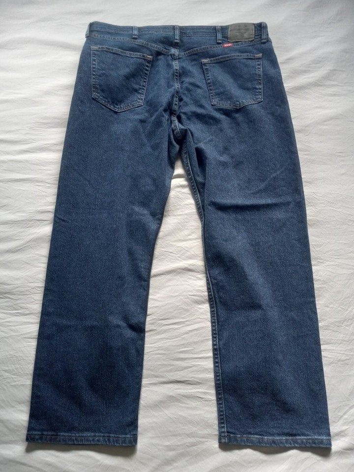 Men's Wrangler Regular Fit Performance Series Flex Waistband Jeans