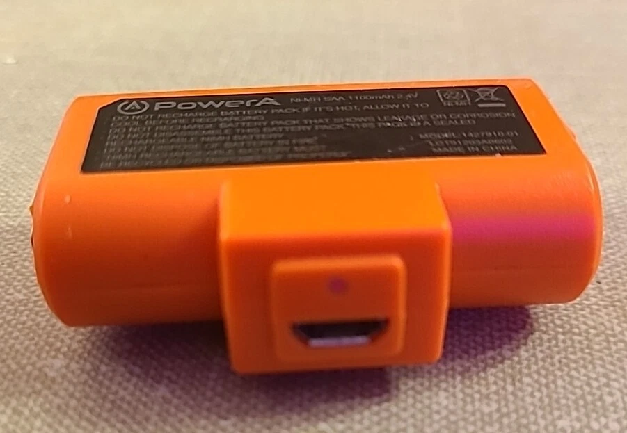 PowerA Rechargeable Battery 1427910-01 Xbox One, Series S/X Orange 2.4v - Image 4 of 4