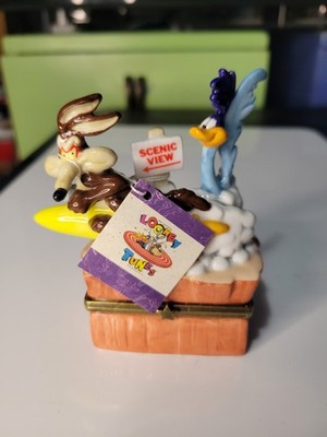 Looney Tunes Porcelain Hinged Trinket Box 1996 Wile Coyote Road Runner 4  NEW