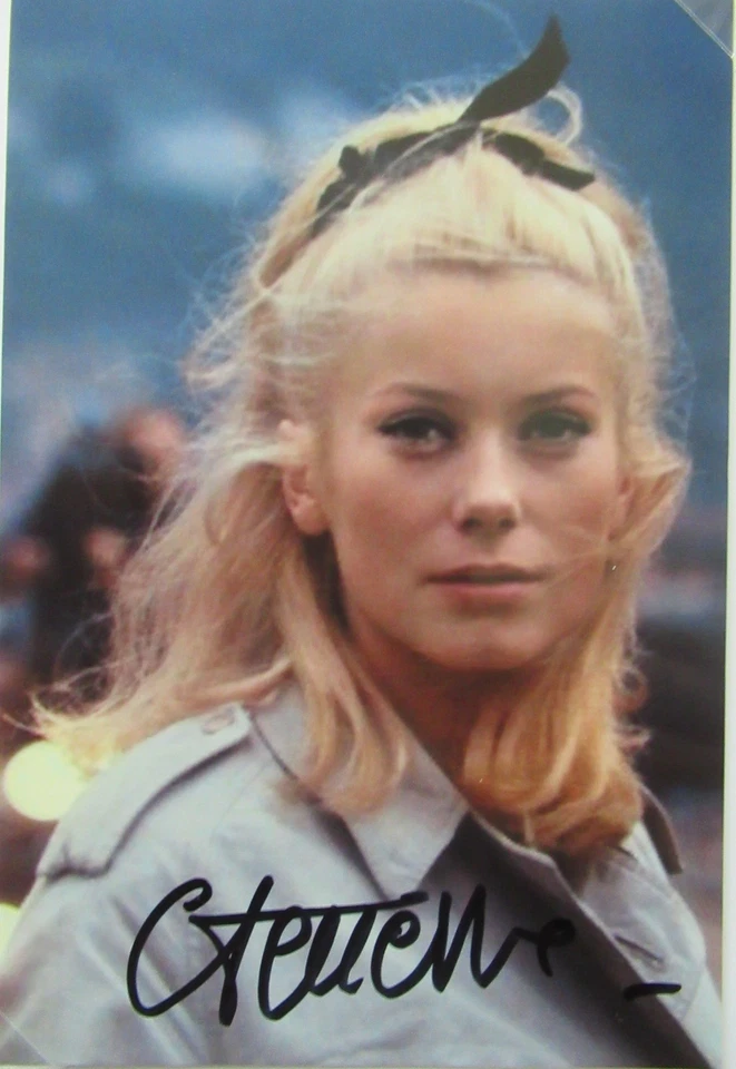 Photo dédicacées de Madame CATHERINE DENEUVE - 10x15 - Photo 1/1