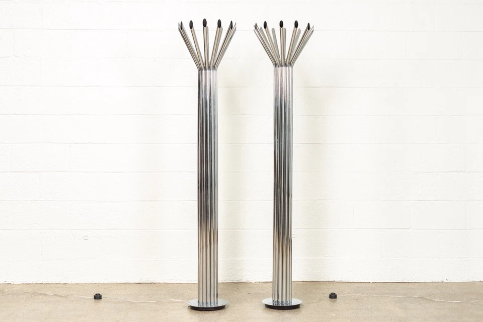 Lámpara de pie tubular cromada vintage de mediados de siglo de George Kovacs (attr.), 2 disponibles Foto 2 de 4