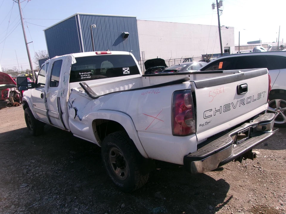 Used Front Right Door fits: 2004 Chevrolet Silverado 2500 pickup classic style c - Image 3 of 4