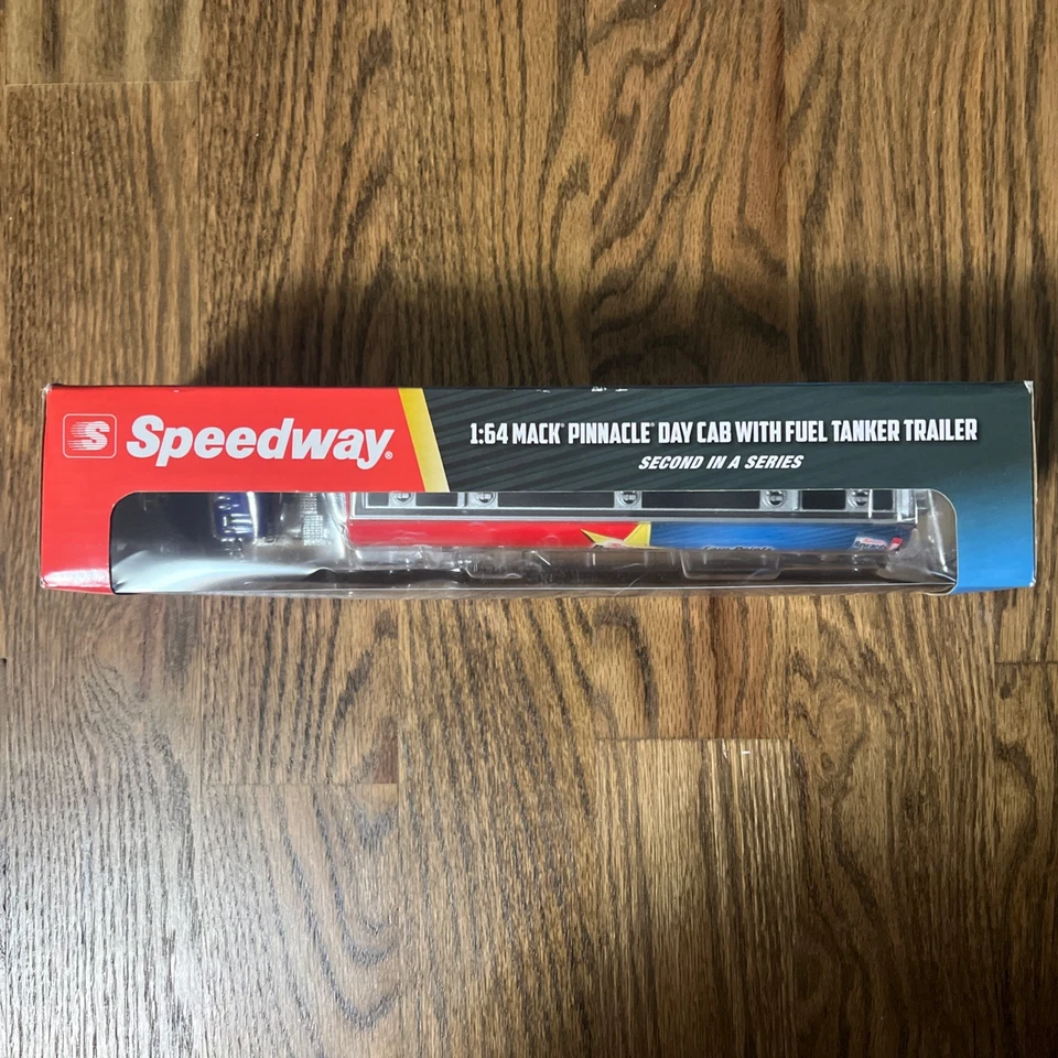 First Gear 69-0301 Mack Pinnacle con remolque cisterna - Speedway 1/64 fundido a presión nuevo en caja Foto 3 de 4