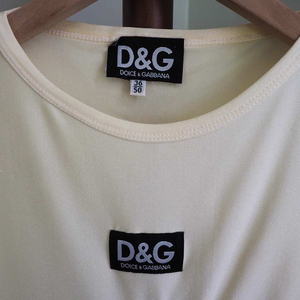 Camiseta Dolce & Gabbana Triángulo Recortado Años 90. Foto 4 de 4