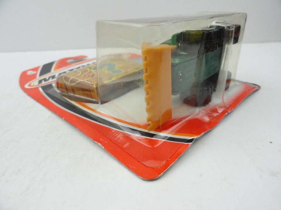 2005 Matchbox #52 Shovel Nose Tractor (Green, Treasure Inside Card) - Image 4 of 4