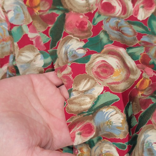 Red Floral Sewing Fabric Light Weight Spring Flowers Acetate 44" Wide 2.25 Yards - Picture 4 of 4