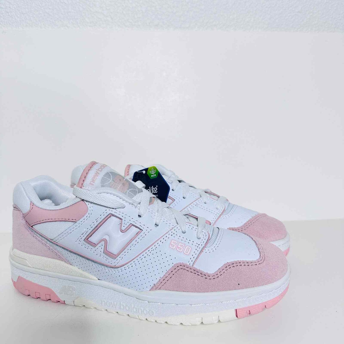 スニーカー New Balance Women's Classic 550 Sneaker New Balance Womens 550 Tennis Shoes Sneakers Exclusive Retro