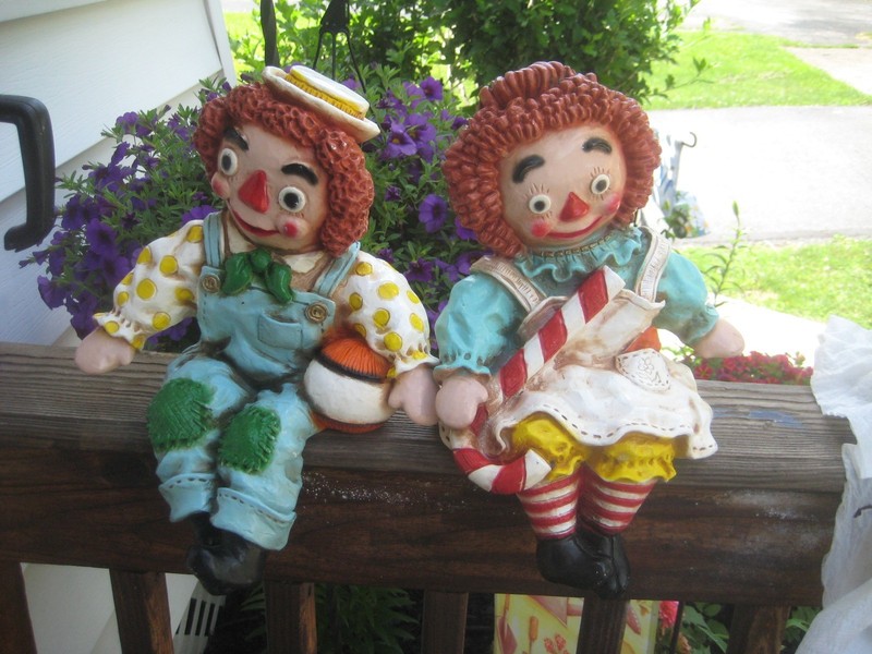 VINTAGE "Raggedy Ann & Raggedy Andy" 1969 Universal Statuary Corp.