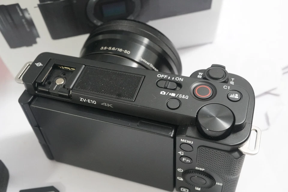 Sony Alpha ZV-E10 mit Objektiv Sony E PZ 16-50mm F3.5-5.6 OSS + SD , TOP - Bild 2 von 4