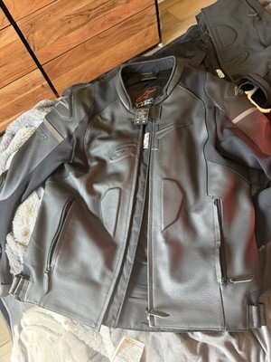 Alpinestars GP PLUS R v3 AIRFLOW LEATHER JACKET