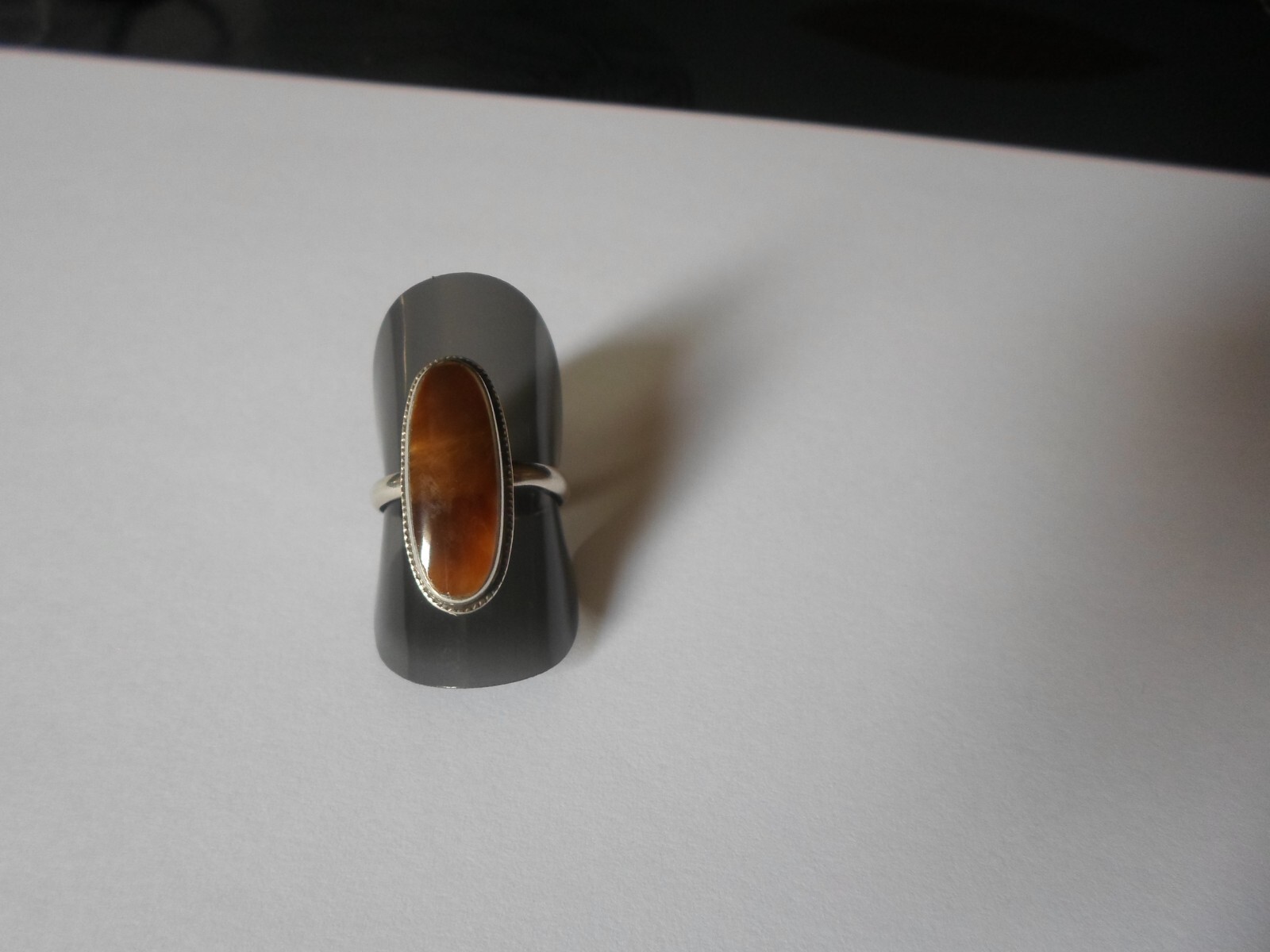solid silver ring, tiger eye shuttle, size 52 - image 9