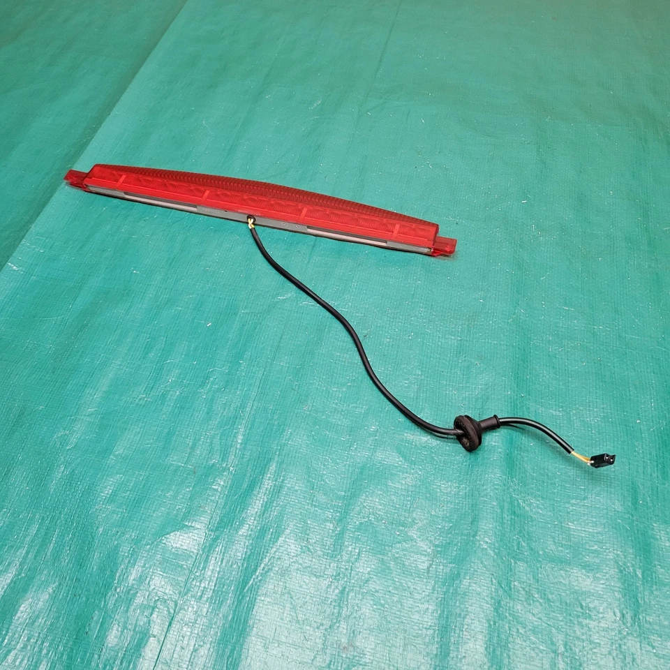 Tercera luz de freno LED trasera Cadillac SRX 2010-2016 alerón superior lámpara de parada OEM Foto 3 de 4