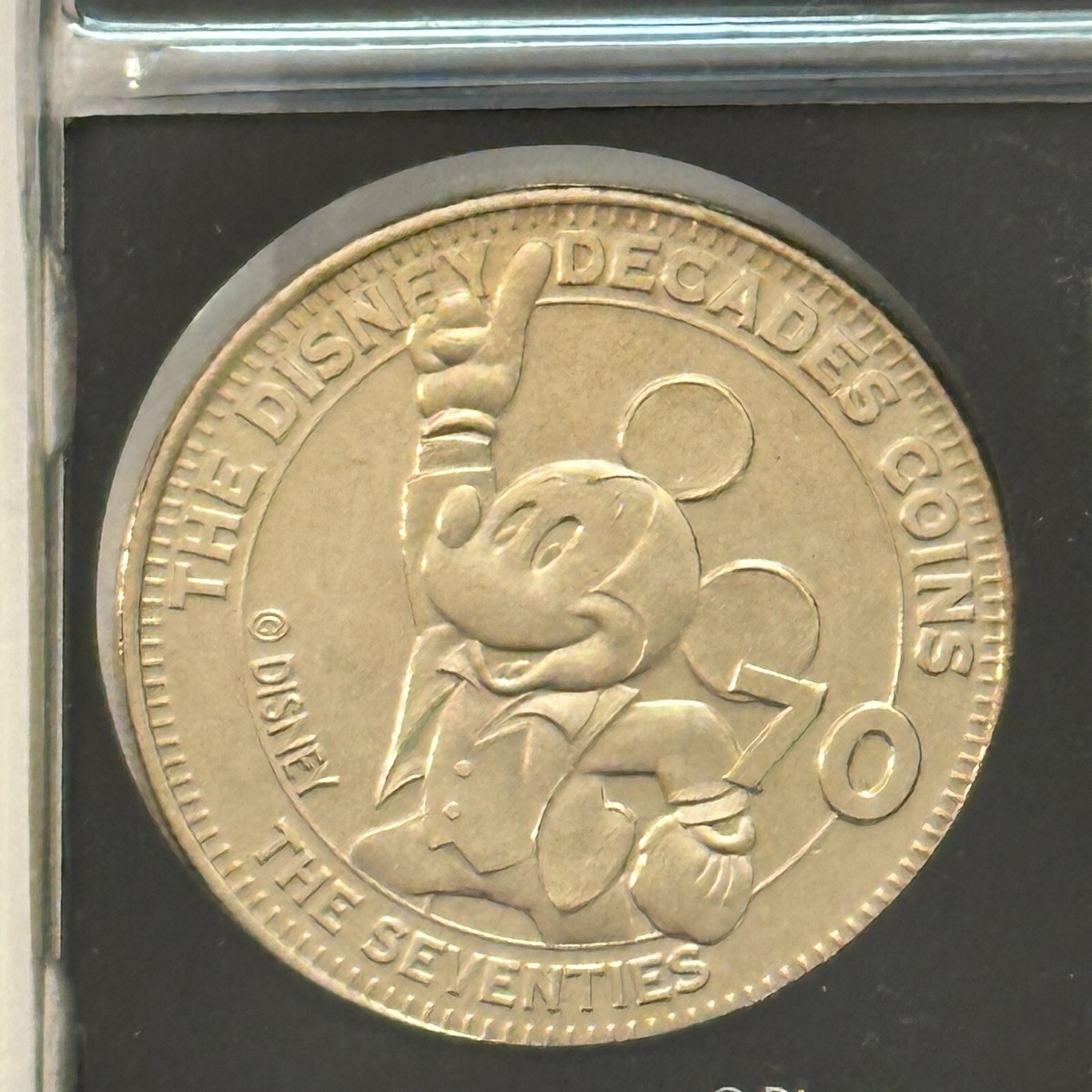 ディズニーコインTHE DISNY DECADES COINS s-l400.jpg