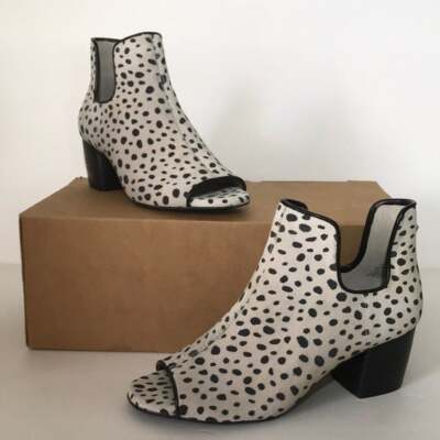 Logo By Lori Goldstein Suede Peep Toe Ankle Booties Size: 5.5