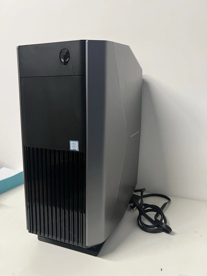 Alienware Aurora R6 - i7-7700, 3.6 GHz, GTX 1070, 16GB RAM, 128GB SSD + 2TB HDD - Image 3 of 4