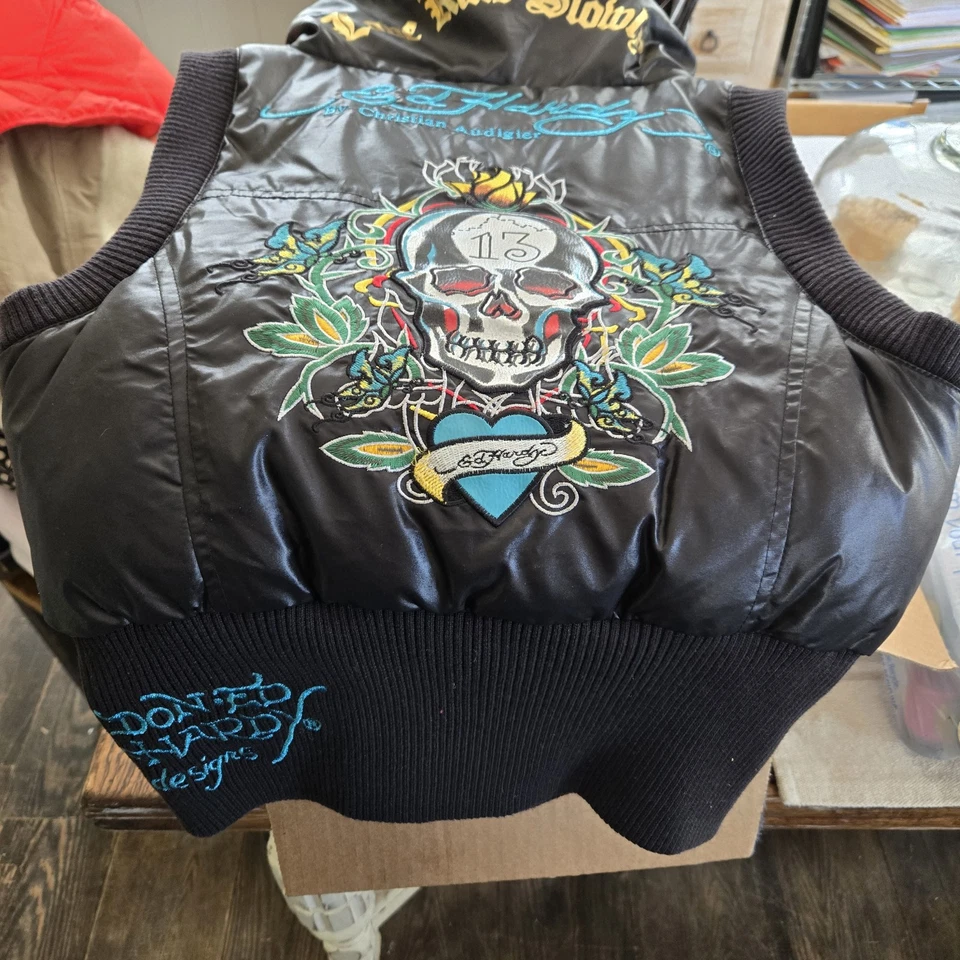 Impresionante Raro ED HARDY Por Christian Audigier Y2K Bordado Abajo Chaleco Abombado M Foto 3 de 4