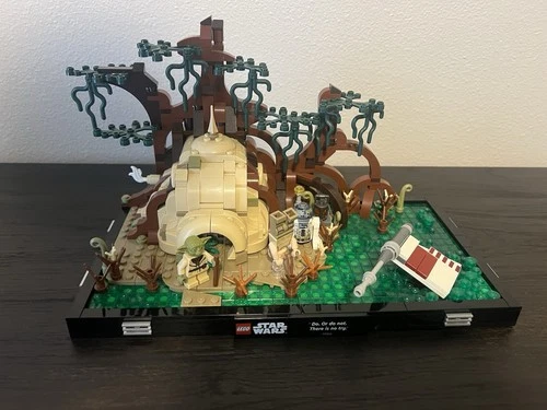 LEGO Star Wars: Dagobah Jedi Training Diorama (75330) 100% COMPLETE w/ manual