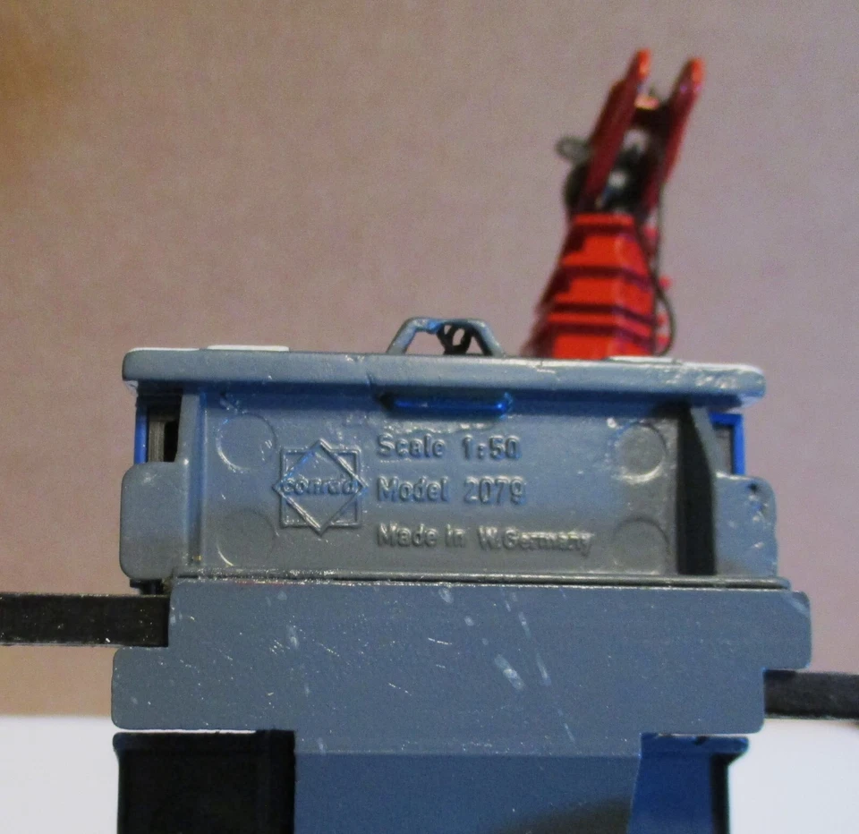 Conrad 2079 BRANDT Liebherr LTM1060 Telescopic Boom Mobile Truck Crane 1/50 Blue - Image 4 of 4