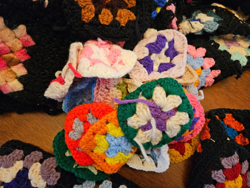 Lote de restos de ganchillo cuadrados de abuela multicolor de 5 lb para afganos, bufanda, bolsas, etc. Foto 4 de 4