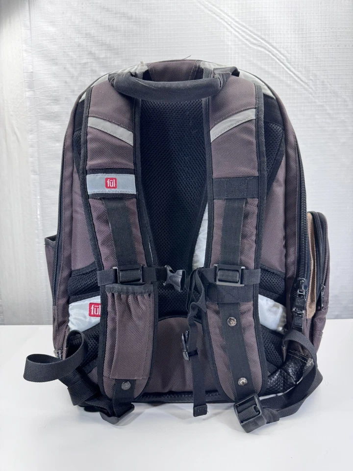 Mochila Fūl Tennman 17 pulgadas área para computadora portátil/tableta marrón negra muchos bolsillos Foto 3 de 4