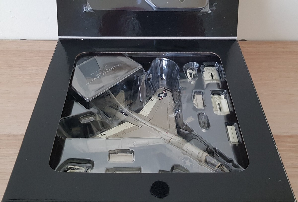 Century Wings 1/72 CW 601499 F-8E Crusader USN VF-162