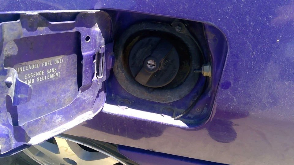 1993 1994 1996 年福特 Escort 燃油填充颈部组件带燃气盖 Oem — 第 2/4 张图片