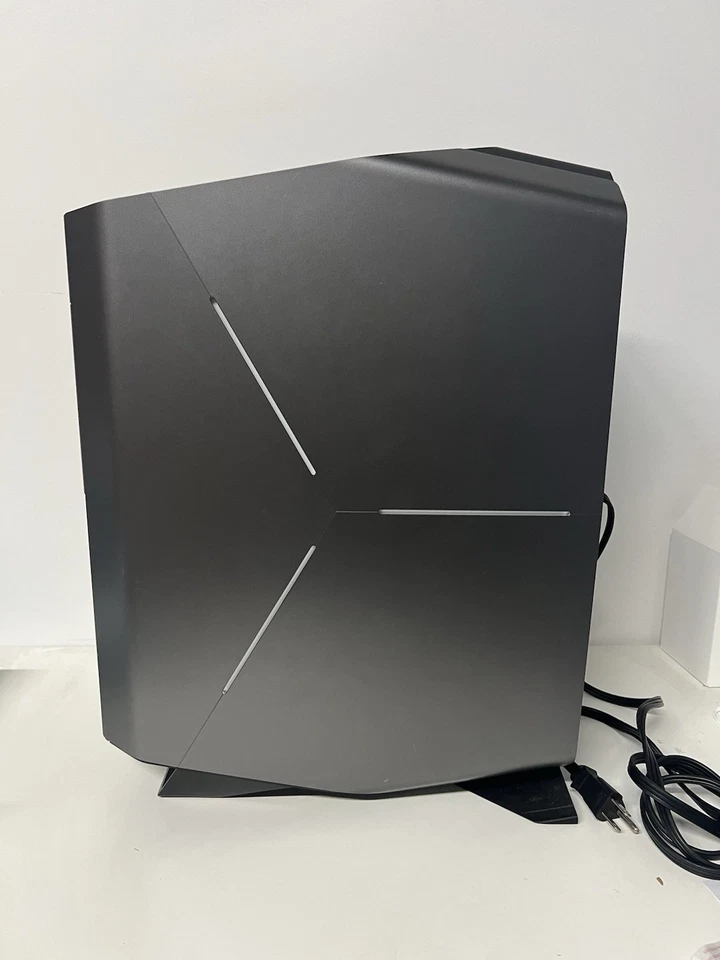 Alienware Aurora R6 - i7-7700, 3.6 GHz, GTX 1070, 16GB RAM, 128GB SSD + 2TB HDD - Image 4 of 4