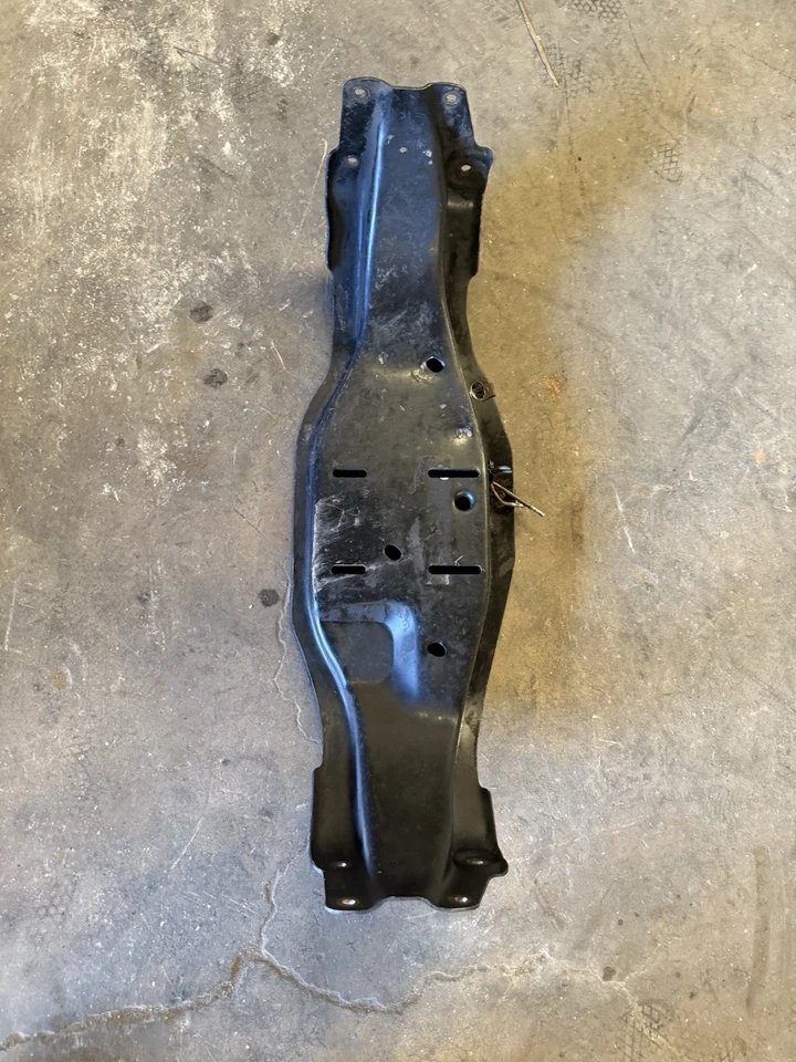 1998.5-2002 Ram 2500 3500 5.9L Cummins Diesel em transmissão 4x4 Crossmember - Imagem 2 de 4