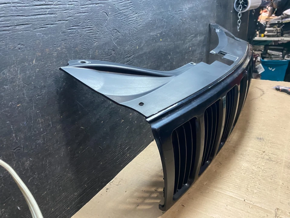 2005 2006 2007 Jeep Grand Cherokee Front Upper Grill Grille OEM u6394 DG - Image 3 of 4