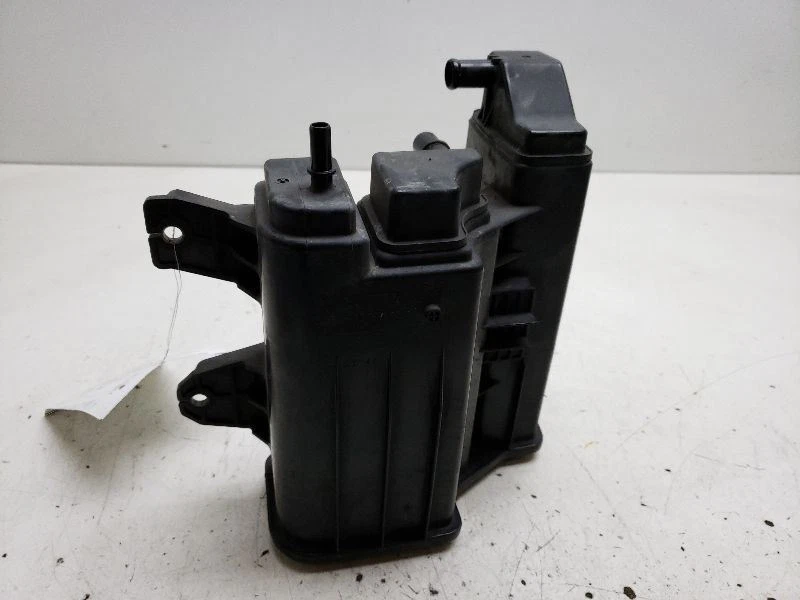 2006 Mazda 3 vasilha de vapor de combustível 3M51-9E857-EF - Imagem 3 de 4