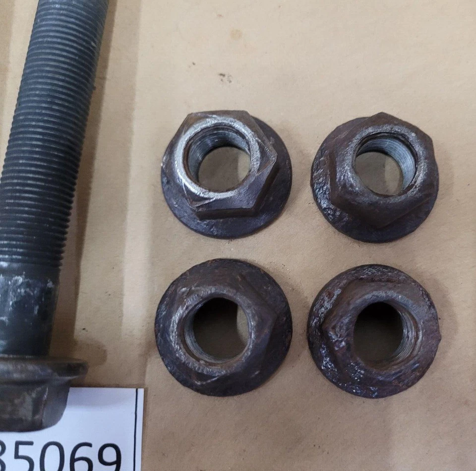 OEM 2009-2012 Dodge Ram 1500 4x4 brazo de control trasero pernos de montaje brazos de eje de perno Foto 3 de 4