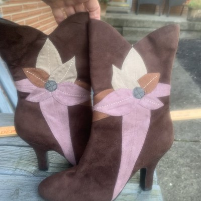 Y2K Predictions and Suede Heeled Boots Boho Floral Indie Cowgirl 2000s Sz 7 T10