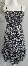 WHITE HOUSE BLACK MARKET Black  White Floral Ruffle Hem Silk Dress  Size 8