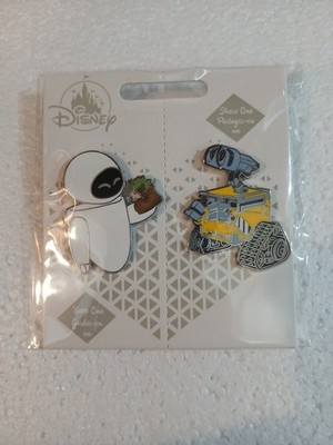2020 Disney Pixar Wall-e and Eve Pin Set - Give one Keep one 