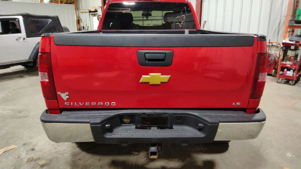 Tapa de puerta trasera Silverado Sierra 07-13 OEM (Rojo Victoria 74U) *Abolladuras menores* Foto 2 de 4