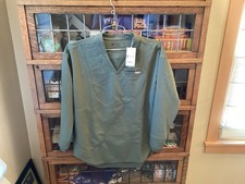 NWT FIGS Halle Women  s Green V-Neck Tunic Scrub Top L/S Stretch SZ XS - Cool