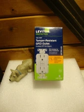 Leviton 15 Amp SmartlockPro Self-Test Tamper Resistant GFCI D.Outlet Lt Gray