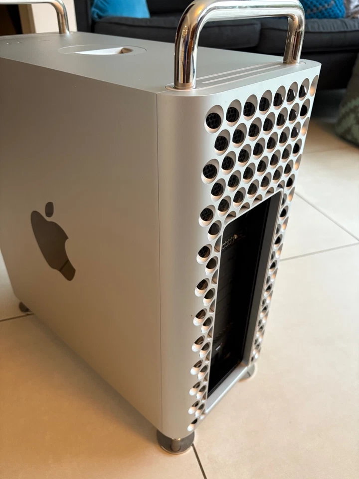 MAC PRO 2019 3.5GHz 8CORE 32GB RAM/256GB SSD (+ added internal RAID) - BOXED - Image 2 of 4