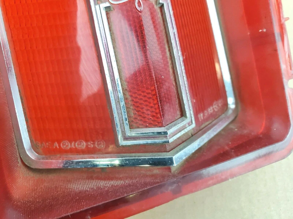 Б/у линза заднего фонаря 1975-1977 Chrysler Cordoba 3881613 - Изображение 3 из 4