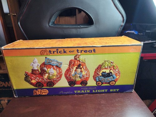 Cracker Barrel Halloween Light Up Trick or Treat 3 Piece Pumpkin Train Set
