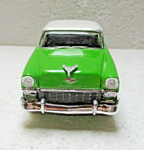 gebautes Plastikmodell 1956 Chevrolet von Monogram im Maßstab 1/24 - Bild 2 von 9