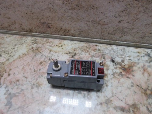 CUTLER-HAMMER CIRCUIT BREAKER E50SCN SERIES A3 E50 A150 EATON CNC