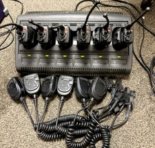 Lot 6 Motorola XTS2500 H46UCD9PW5BN w/ Cradle Microphones Antennas Batteries