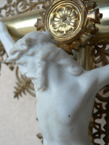 Antico Crocifisso in porcellana biscuit, gesso e ottone - Primi '900 - 第 1/22 張圖片