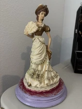 Elegant Porcelain Lady from the Leonardo Collection "The Promenade"